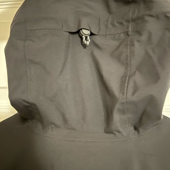 Lululemon windbreaker - Picture 6 of 8